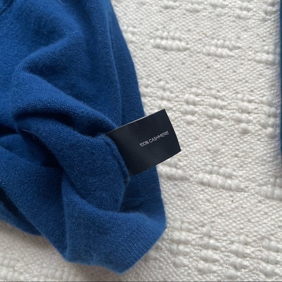 Vintage Saks Fifth Avenue 100 percent Cashmere Sweater - Picture 6 of 6